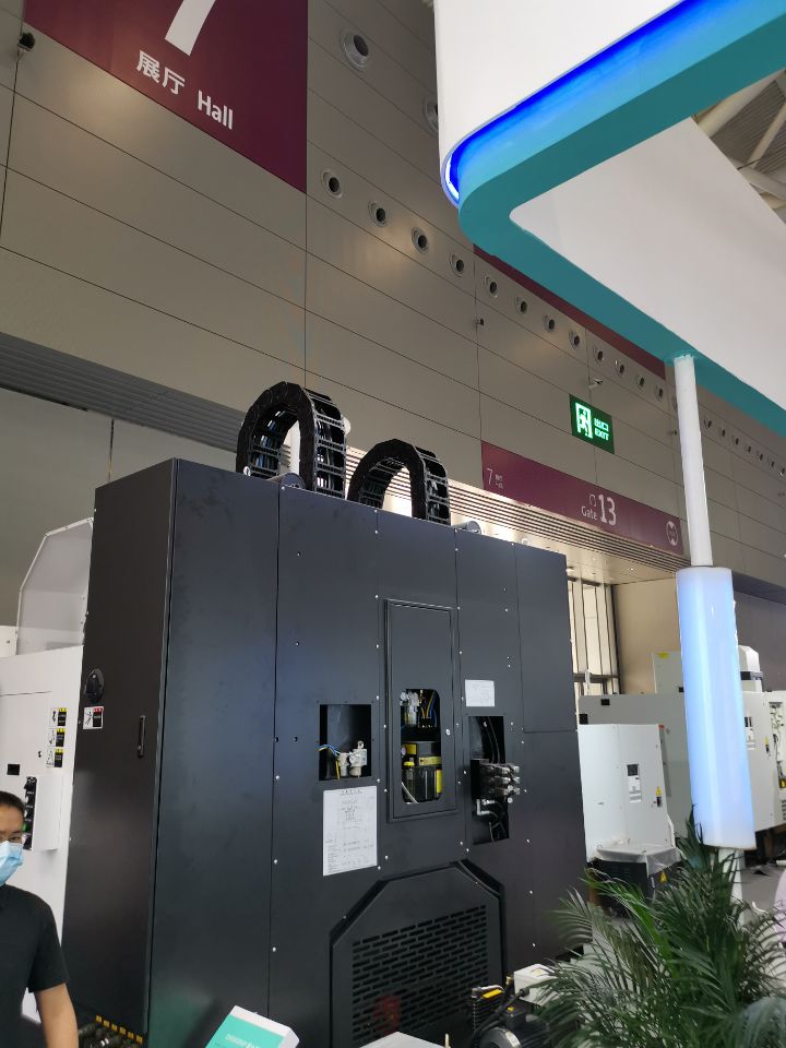 機(jī)床設(shè)備拖鏈應(yīng)用案例 機(jī)床設(shè)備拖鏈應(yīng)用案例