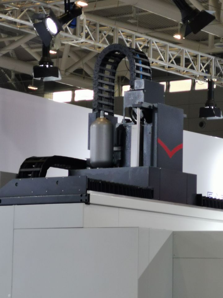 機(jī)床設(shè)備拖鏈應(yīng)用案例 機(jī)床設(shè)備拖鏈應(yīng)用案例